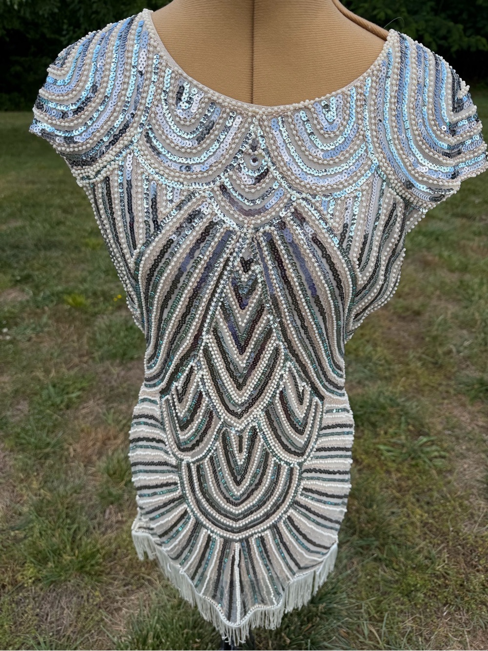 Flapper style sequin dress. Beaded. Fringe. Party dress. 1920s style